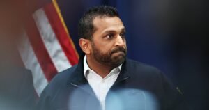 Kash Patel demanda a The Atlantic por un informe que alega consumo excesivo de alcohol y ausencias