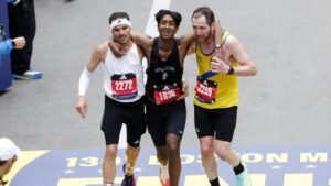 Vídeo de David Muir compartiendo un momento de bondad entre desconocidos en la meta del maratón de Boston