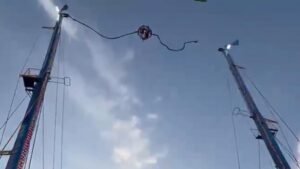 MIRAR: Video muestra imágenes de un paseo en ‘tirachinas’ que causó múltiples lesiones