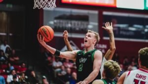 El guardia del Utah Valley All-WAC, Jackson Holcombe, se transfiere a Utah