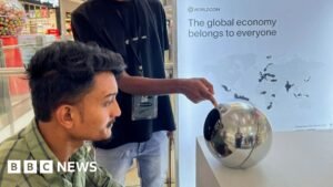 Tinder y Zoom ofrecen escaneos oculares de ‘prueba de humanidad’ para combatir la IA