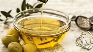 Beber aceite de oliva para hacer dieta y mantenerse joven se está volviendo viral, ¡consulte estos efectos secundarios antes de participar!