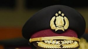 Un hombre de Makassar, consternado por la noticia de la fuga de su esposa y la policía rechaza la sospecha de adulterio, pide encontrarse a sí mismo