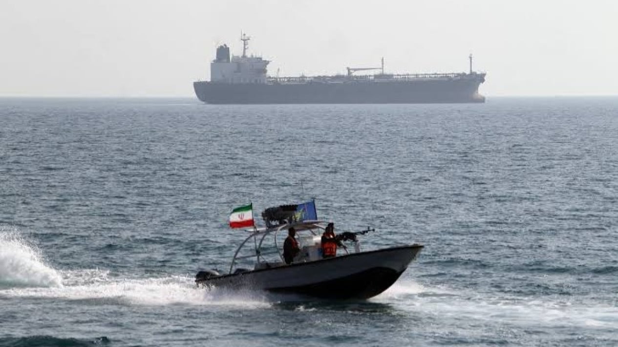 65160d46d659c-viva-militer-kapal-perang-korps-garda-revolusi-islam-iran-irgc_1265_711.jpeg