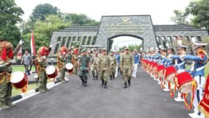 Cientos de presidentes del DPRD de toda Indonesia asistieron al retiro en la Academia Militar de Magelang