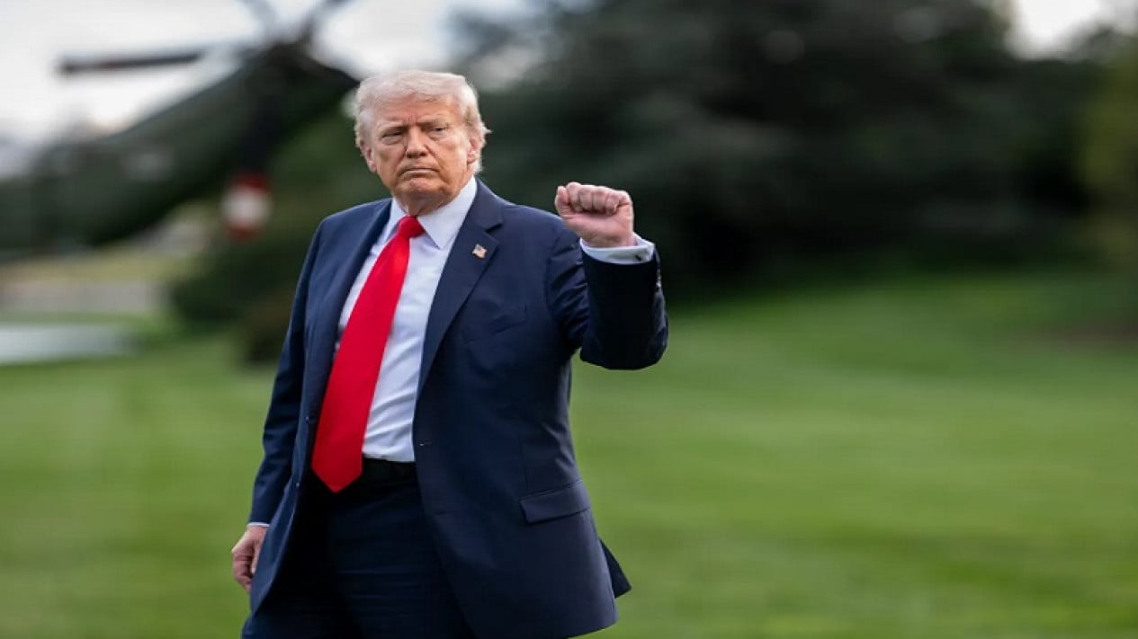 690c0131ec21f-presiden-as-donald-trump-sebelum-bertolak-dengan-marine-one-di-white-house_1265_711.jp_.jpeg