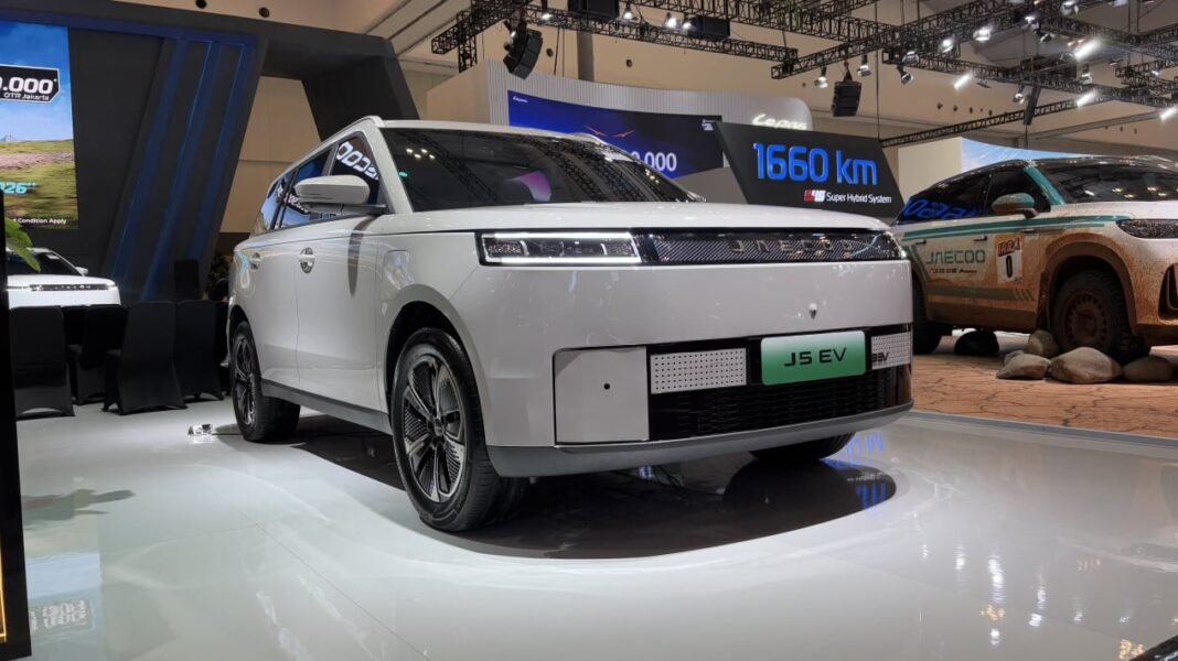 691fd77328f66-mobil-listrik-jaecoo-j5-ev-di-gjaw-2025_1265_711.jpeg