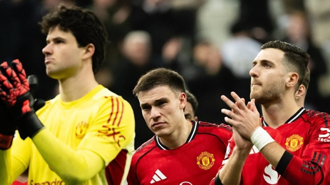 69a8bebac93a5-pemain-manchester-united-usai-kalah-dari-newcastle-2-1_gemini_1265_711.jpg
