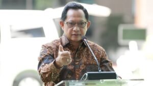 Ministro del Interior Tito ordenó al gobernador otorgar exenciones fiscales a vehículos eléctricos