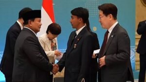El gesto de orgullo de Prabowo al conocer a Sugianto, PMI que salvó a 7 ancianos surcoreanos