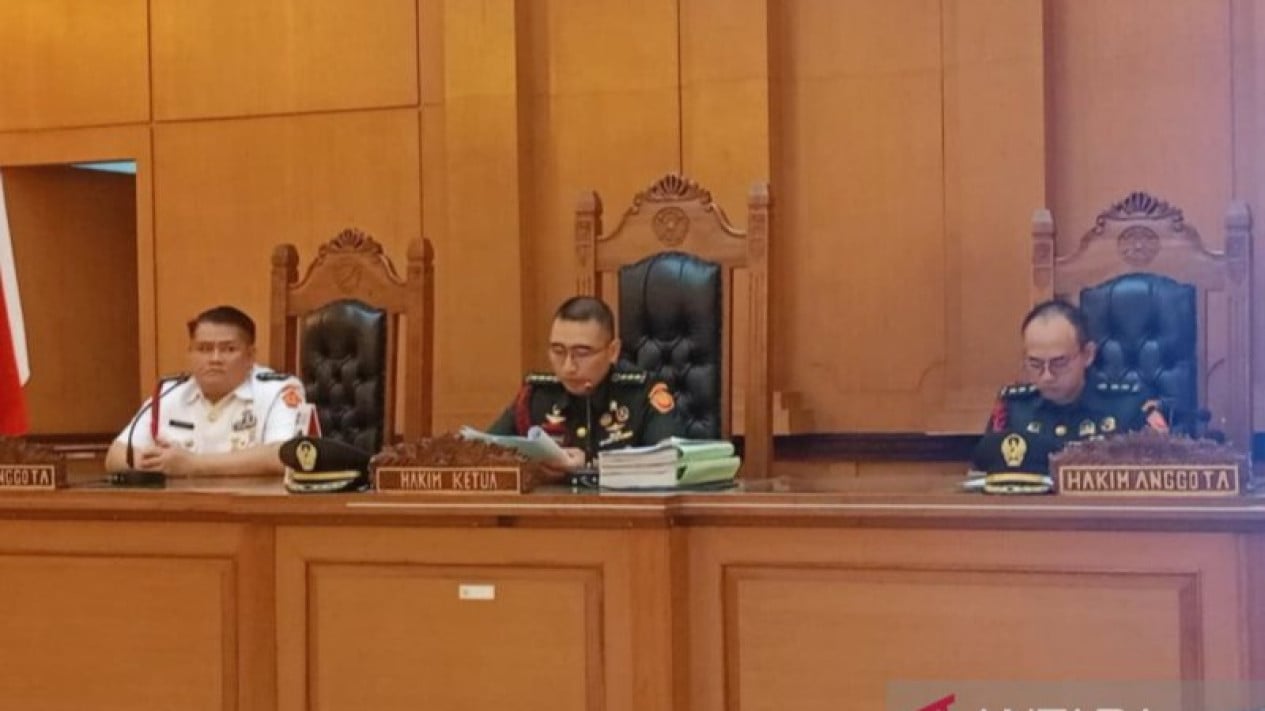 69df53928e38d-hakim-ketua-kolonel-chk-fredy-ferdian-isnartanto-tengah_gemini_1265_711.jpg