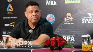 Ronaldo conmovido por los aficionados indonesios, advierte sobre la “locura” del fútbol en GBK