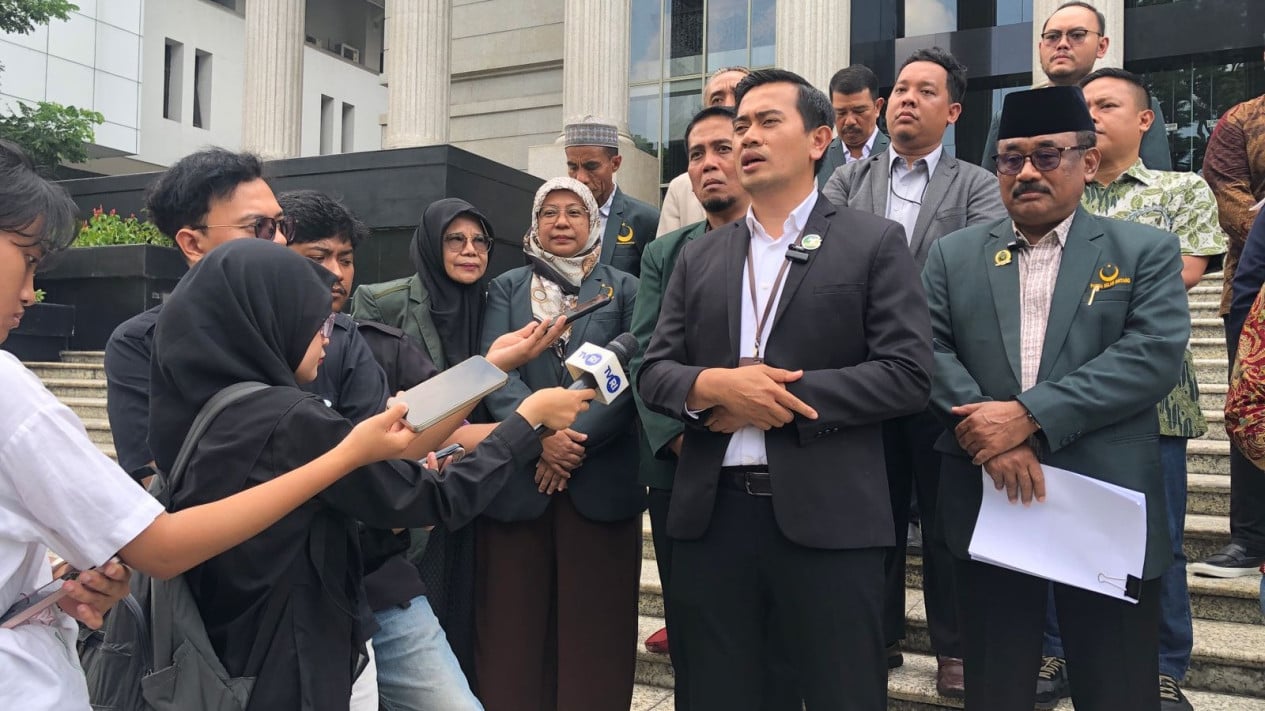 69e633863b4d0-ketua-umum-pbb-hasil-muktamar-vi-bali-gugum-ridho-putra-kedua-kanan_gemini_1265_711.jp_.jpeg