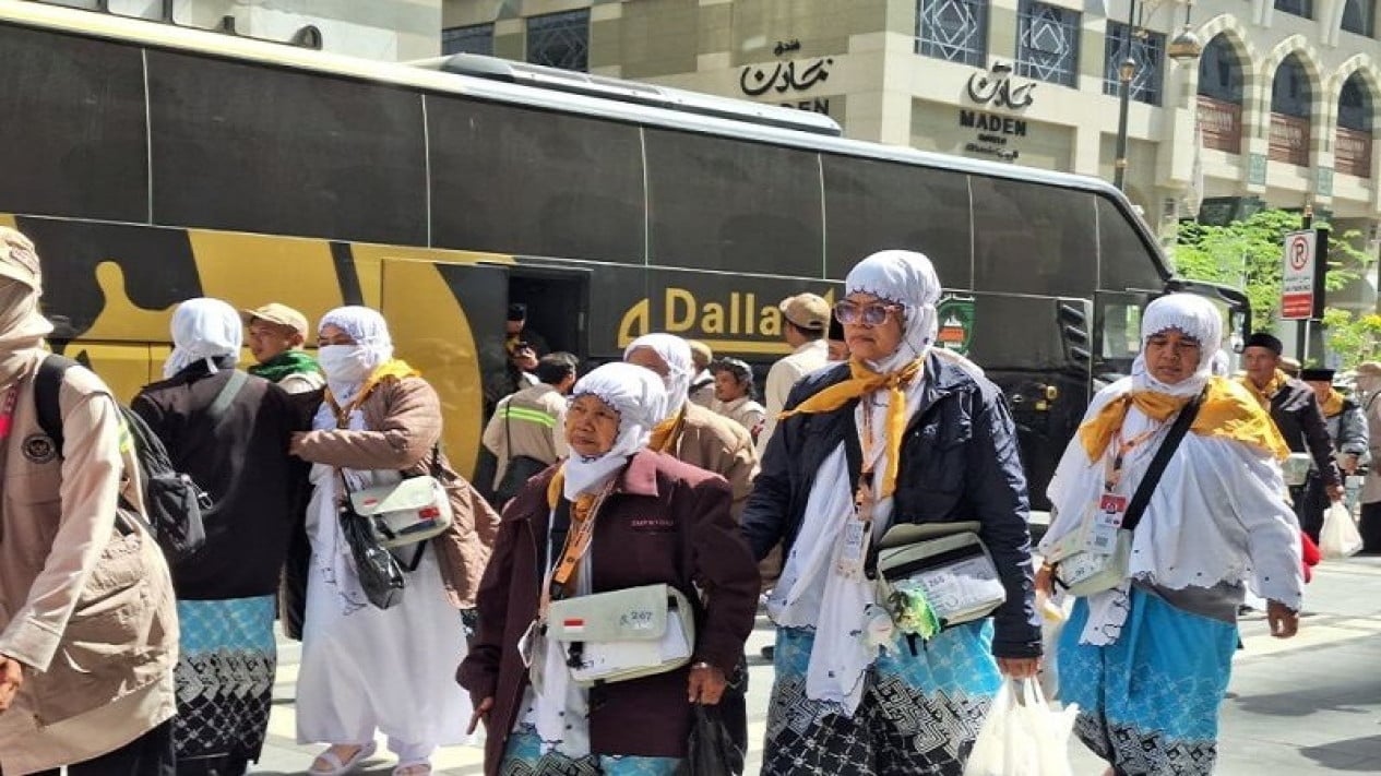 69e9a8c27bc06-jemaah-haji-indonesia-kloter-pertama-tiba-di-madinah-arab-saudi_gemini_1265_711.jpg