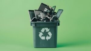 Indonesia genera 2 millones de toneladas de residuos electrónicos cada año, ¿cuál es la solución?