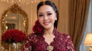 Con voz temblorosa, Maia Estinti recurrió a viejas heridas de su separación de El Rumi a los 8 años.