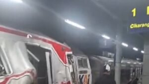 ¡Terrible suceso! Muchos heridos en un accidente de tren en la estación de Bekasi
