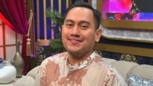 El rey Nasser dice que actuar con ropa extraña es el verdadero placer