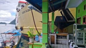 Eventos y causas del colapso del KM Sabuk Nusantara 106 en la casa de un residente de Banda Nira