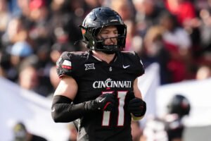 Cincinnati OLB Jake Golde seleccionado en el puesto 51 en general por los Minnesota Vikings en el Draft de la NFL de 2026