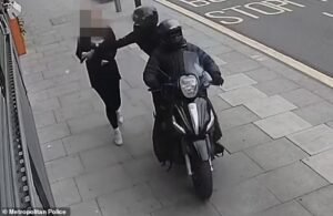 La policía ha desplegado drones y bicicletas eléctricas Sur-Ron para acabar con las bandas de ladrones de teléfonos de Londres.