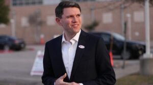 La recaudación de fondos de los demócratas domina las carreras clave de medio plazo: lo aprendido de las últimas presentaciones de campaña