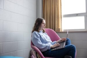 La infinidad de modos complejos en los que los jóvenes utilizan la IA