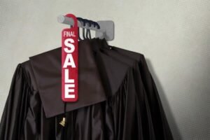 Algunos programas ofrecen un inicio anticipado para acceder a los préstamos Grad PLUS