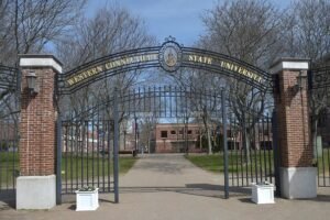 El canciller interino del estado de Connecticut renuncia