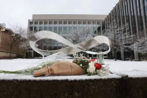 3 estudiantes de la Universidad de Brown piden por un tiroteo de diciembre