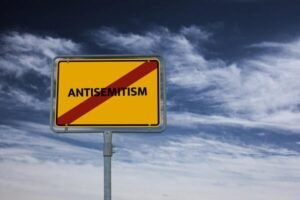 Abordando la brecha educativa del antisemitismo (opinión)