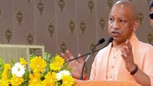 CM Yogi distribuye cartas de nombramiento a 936 reclutas del departamento de telecomunicaciones a la policía de la UP