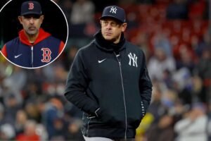 Aaron Boone de los Yankees habló con Alex Cora después del despido de los Medias Rojas