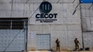 Corte de Apelaciones detiene investigación por desacato sobre deportación de venezolanos a prisión salvadoreña