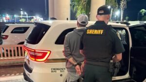 Un ex policía ha sido arrestado por un presunto complot de tiroteo masivo en un festival de Luisiana