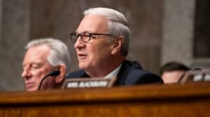 Republicano del Senado: Powell debería dejar la Fed y “entrar en efectivo”