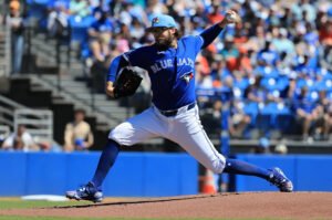 Kirk se somete a una cirugía por fractura de pulgar y otras noticias