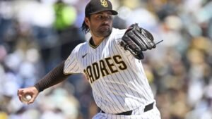 Matt Waldron, el jugador de nudillos de los Padres, recuerda a los fanáticos del béisbol una famosa cita de Bob Uecker.