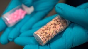 Los padres de una niña de 2 años que murió por sobredosis de fentanilo han sido acusados de asesinato