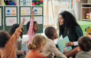 Repensar el papel de los profesores invitados