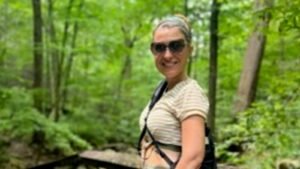 Trabajadora del DHS muere mientras paseaba a su perro en un tiroteo en Atlanta