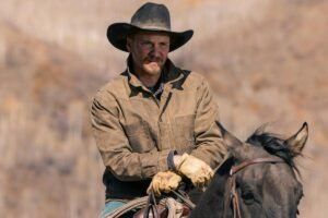 La cantante country Riley Green interpreta a Garrett