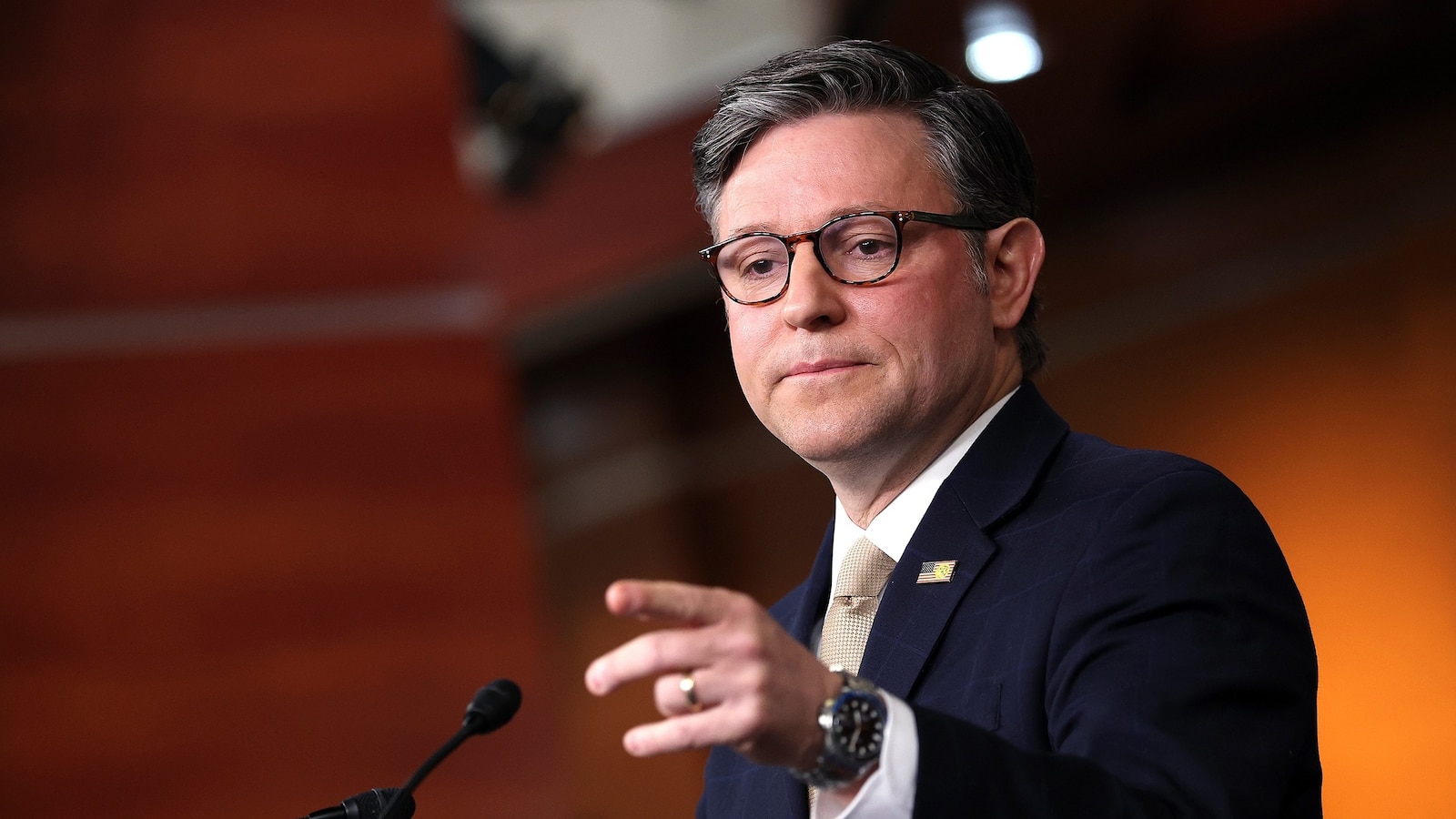 Los republicanos de la Cámara de Representantes aprueban por estrecho margen un plan para financiar a ICE y CBP