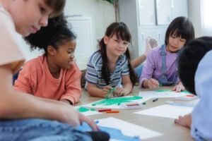 Apoyar a los aprendices neurodiversos requiere más que adaptación: exige un cambio sistémico