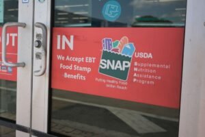 Ferraris y cupones de alimentos: los estados ayudan a los estafadores al bienestar del juego