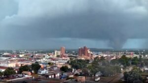 Casi 27 millones de estadounidenses en alerta por brotes climáticos severos en las llanuras