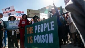 El Tribunal Supremo escucha el caso Roundup que podría limitar la capacidad de los estadounidenses de demandar a las empresas de pesticidas