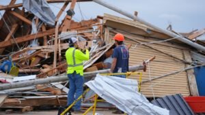 El Sur se prepara para un clima más severo tras los devastadores tornados