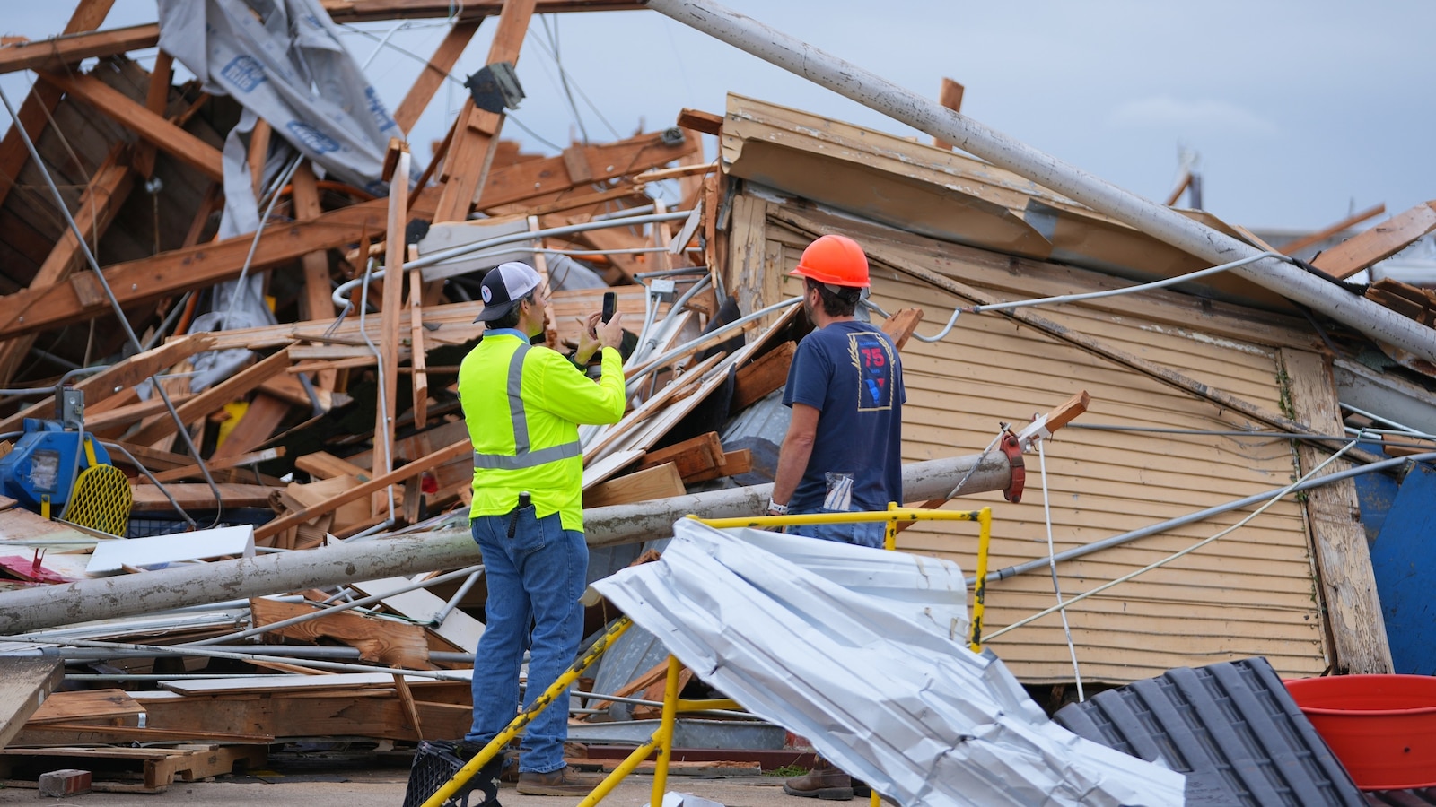 texas-tornado-1-ap-gmh-260429_1777496947823_hpMain_16x9.jpg