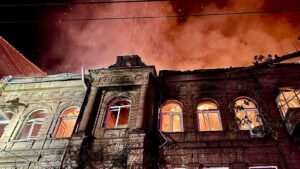 El “enorme” ataque ruso contra Ucrania hirió al menos a 100 personas, dijo Zelenskyy